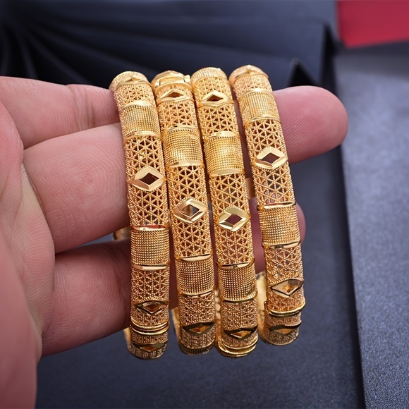 24K Gold-Plated Luxury Cuff Bangle - A Fusion of Urban Fashion - Picture 6 of 6